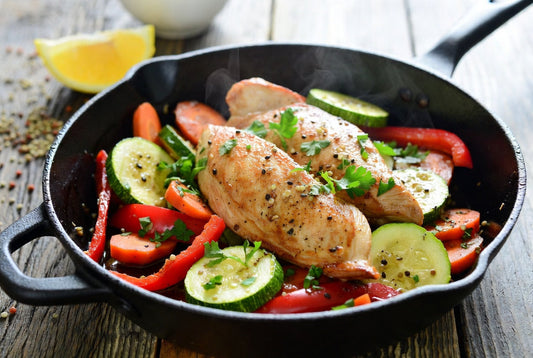 Schnelle Fitness-Pfanne mit Gemüse und Protein
